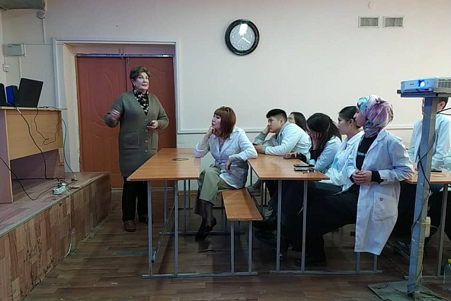 Круглый стол : "Исторния становления Кыргызско Российского Славянского Университета" посвященного 30-летию образования. 